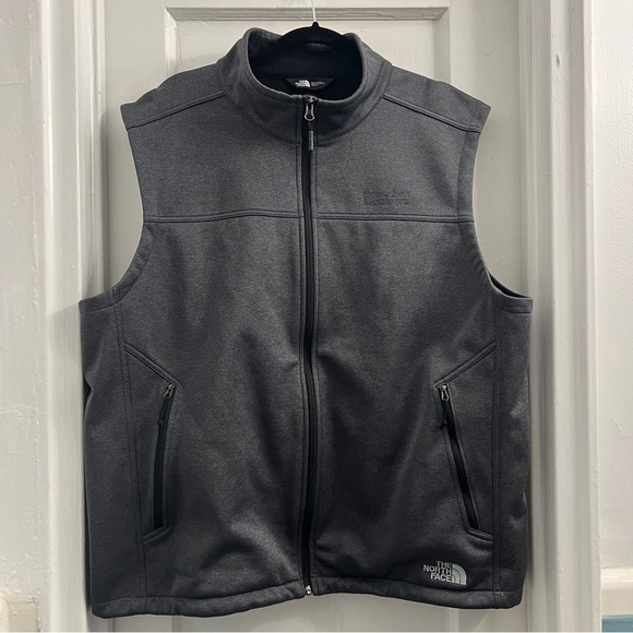The North Face Ridgeline Soft Shell Vest, XXL deep grey full zip - Picture 2 of 9